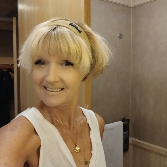 Meet your Posher, Adele - Picture 2 of 2